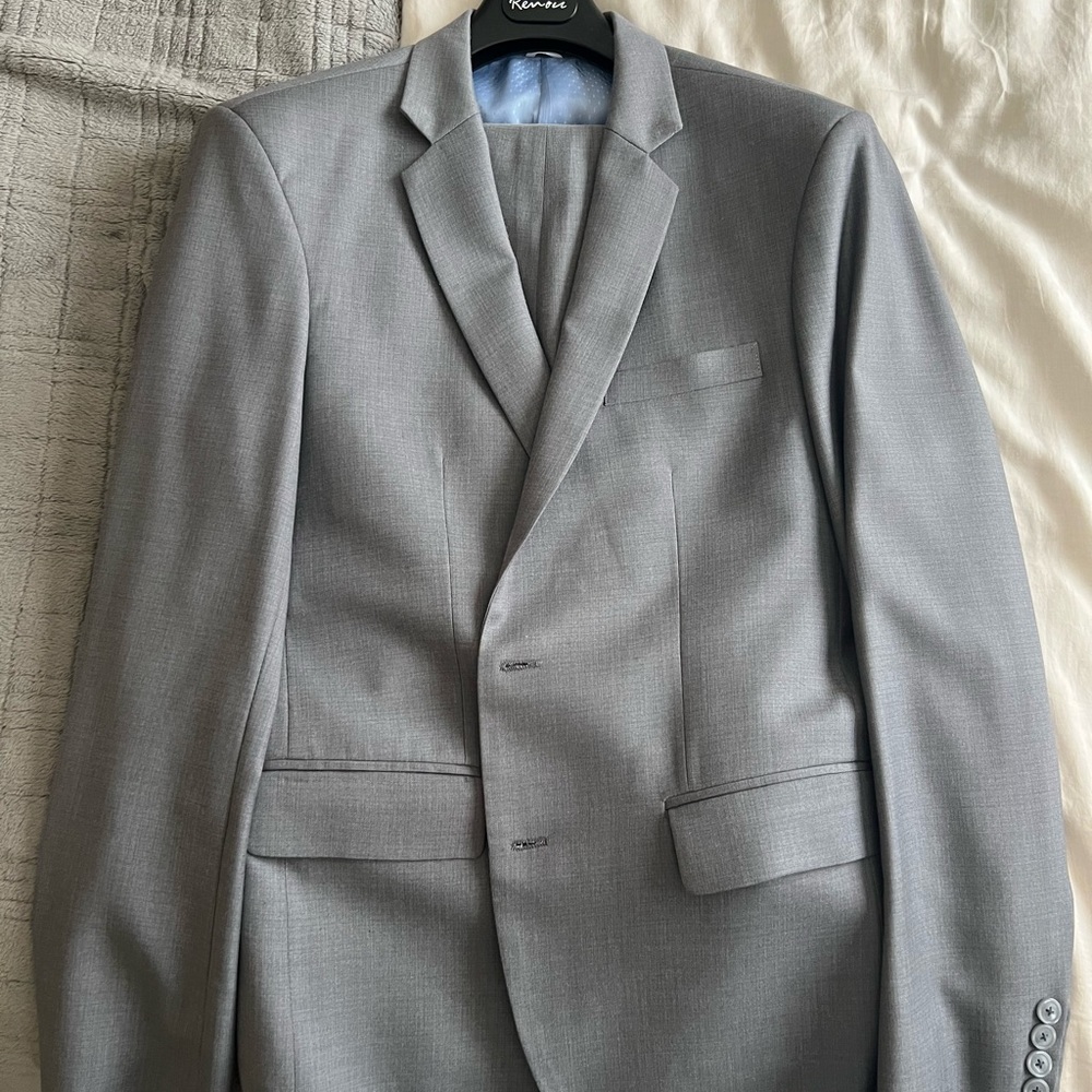 3 Custom Suits 40R Slim 33